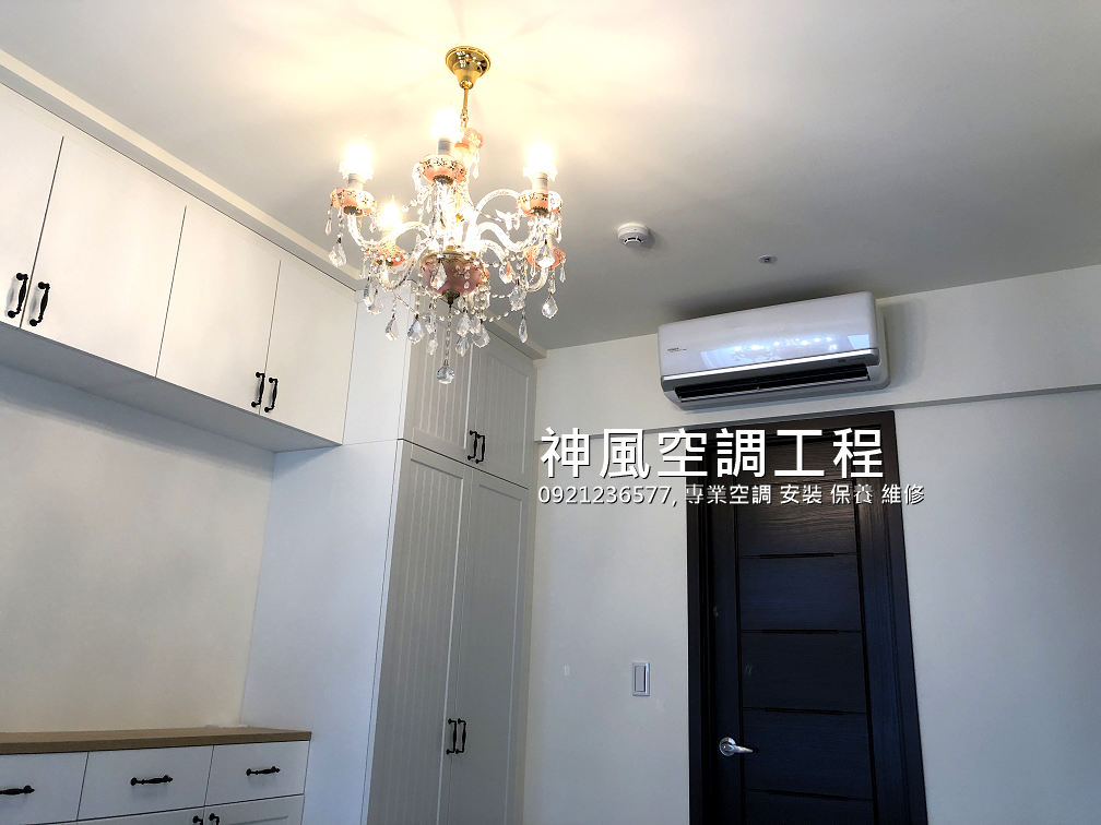 吊隱式三菱冷氣搭配美式餐廳開放式的工業風天花板設計安裝